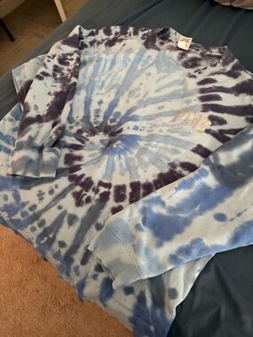 PINK Victoria’s Secret Blue Tie Dye Crewneck Sweatshirt Oversized Logo